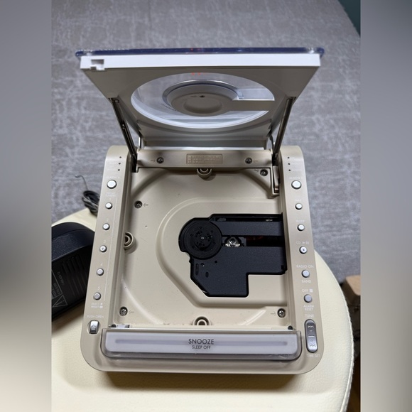 Vintage Sony Dream machine ICF-CD855V Clock Radio CD Player TESTED WORKS - Picture 3 of 7